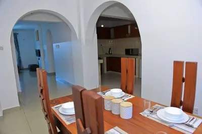 Image de Tudor Prestige Apartment is a stylish3 double bedroom 2 ensuite and 1 wet room.