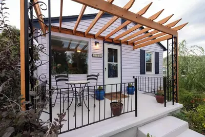 Image de Private 2br Bungalow | Kids Playset + Toys