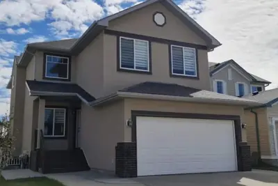 Image de Spacious, comfortable, air-conditioned. Near Airport.