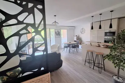 Image de Trois Pièces, Terrasse, 15' à Pied de la mer