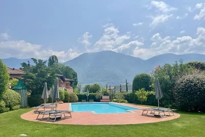 Image de A 5 minutes du golf et du lac! Superbe appartement, piscine & service hôtelier