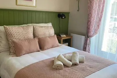 Image de Fantastic Ground Floor Apartment Opposite Thermes