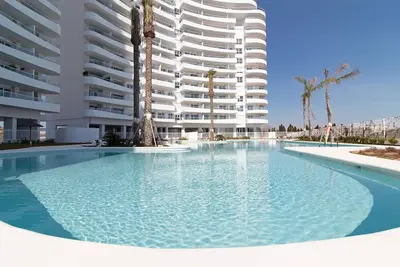 Image de Global Properties: Apartment with terrace, sea and pool views