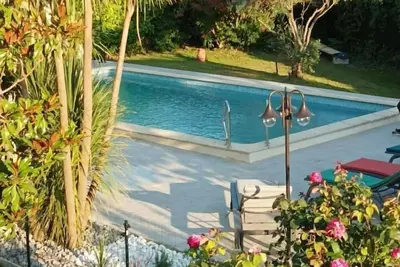 Image de Villa climatisée avec piscine