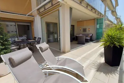 Image de Ruim Zuid Gelegen Luxe Appartment op de Begane Grond Nabij Alle Voorzieningen