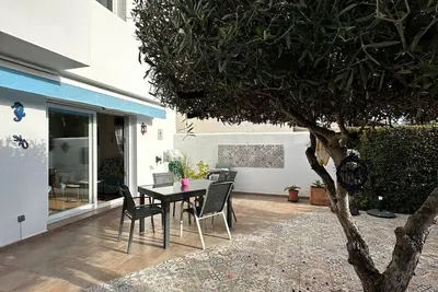 Image de Magnifique appartement avec grande terrasse et piscine Av 08