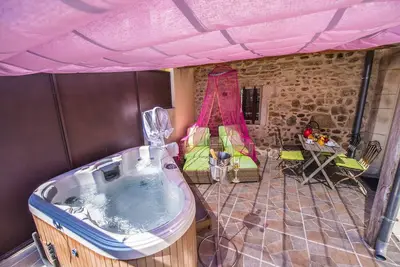 Image de Gite avec jacuzzi privatif dans un mas provençal