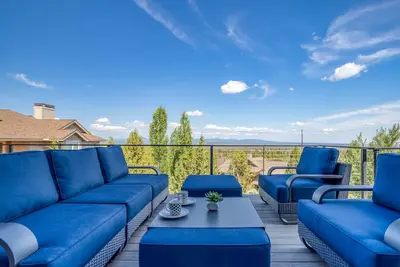 Image de Large spacious hot tub home with beautifal mountain views.