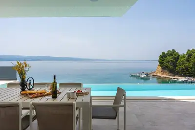 Image de Seafront Villa Nina with 5 en-suite bedrooms