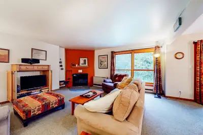 Image de First-floor condo with indoor pool, hot tub, fitness room, & game room