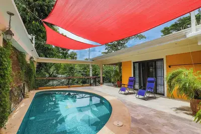 Image de A spacious, 2 bed Penthouse with private pool & parking in Manuel Antonio.