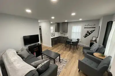 Image de Fully Remodeled & Driveway Parking; 5 mins. to Atlantic City, 2 blocks to Beach