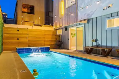 Image de Ellum House · Modern Oasis in Deep Ellum–Spacious Home Sleeps 14