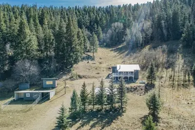 Image de Relax with the family at this 5 acres peaceful place. 5 minutes to the Village.