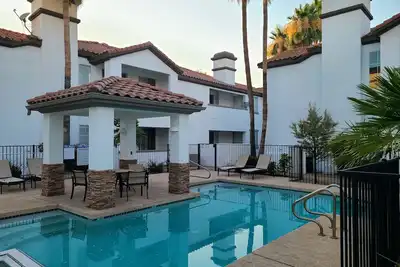 Image de Stylish 2 Bedroom 2 Bath Townhome with attached garage in Old Town Scottsdale