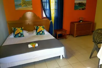 Image de Bungalow Emeraude  pour la famille à 2 minutes de la plage et en bord de piscine