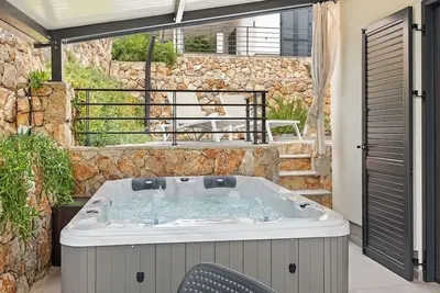 Image de Couple's Vacation with Jacuzzi - Crepsa Paradise