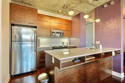 Image de #235 Modern Condo Downtown Montreal with Pool