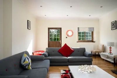 Image de Beautiful and spacious five-bedroom property at the gateway to the Highlands