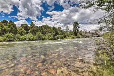 Image de By The River- Cozy and Dog Friendly!