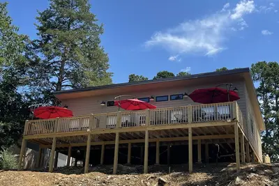 Image de \"Quittin Time\" Brand New Beautiful Cozy Lake House in Daisy on Lake Greeson! ! !