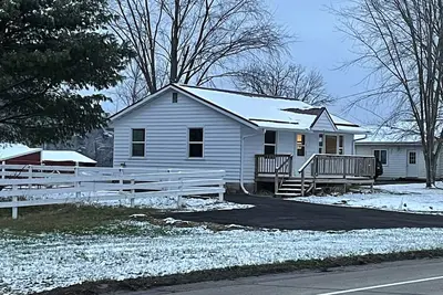 Image de Charming country home. Located on a farm property.