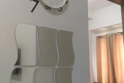 Image de HerGura StayCation affordable and cozy condo units for low price.