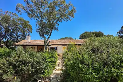 Image de Romantic holiday house in the south of France in a green park with swimming pool