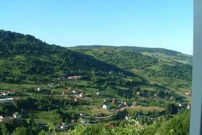 Image de Appartement \"Atypique\" avec vue sur les montagnes et jardin privé