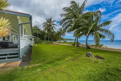 Image de Newly renovated beachfront paradise steps away from the tranquil shores of Anini Beach!