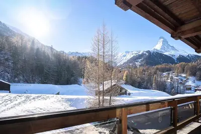 Image de Nature's Alpine Escape: Ski-in/Ski-out Apartment with Sauna in Zermatt