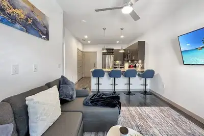 Image de Apt 308 · Luxury Queen Suite/Pool |Free Parking| Hwy121| Tpc