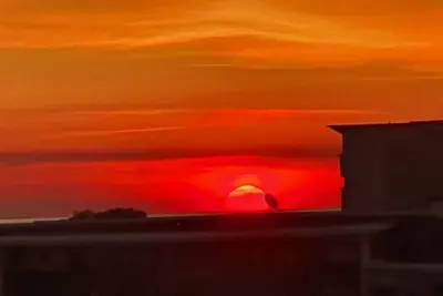 Image de Enjoy Cool Breezes Watching Darwin's Best Sunset Views From Your own Balcony