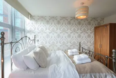 Image de 2 Bed Duplex Close to Millennium Sq