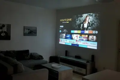 Image de EasyStay#4 Home Cinema apartment near the clinic with balcony, box-spring bed & Netflix