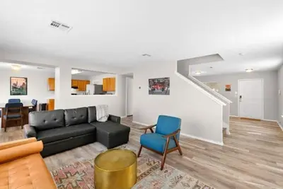 Image de Large house with Hot Tub near Cota