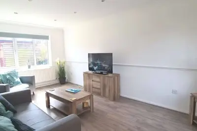 Image de Rayleigh House: Modern 3 Bedroom House with Garden \n\n