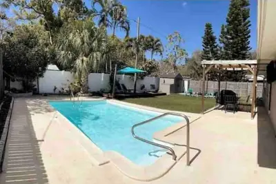 Image de Amazing Backyard! Heated Pool, outside Tv, Pet Friendly, Close to Beaches, 3 bikes
