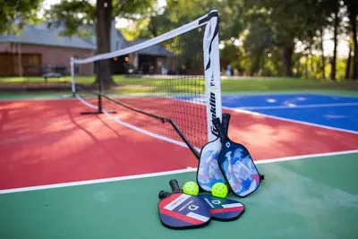 Image de Vacation Destination! Pickleball, hot tub, huge pool, sauna, lake view, bunkroom