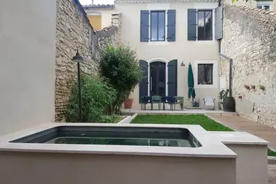 Image de Jolie maison de ville avec bassin et garage