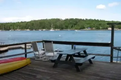 Image de Quiet Waterfront Cottage on cove\n