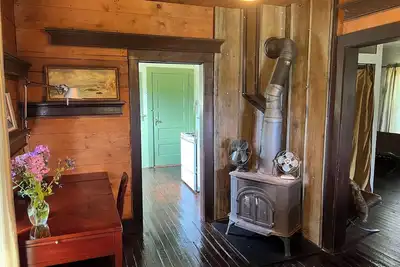 Image de Small 1880's home, in the country. Beautiful surroundings, horse friendly.