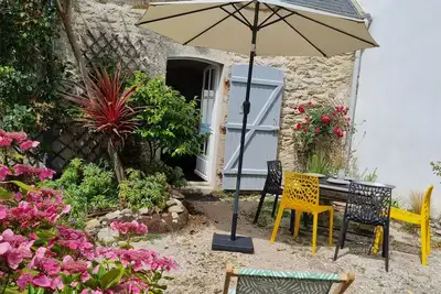 Petite Maison de Pêcheur à 10 m de la Plage, Avec Jardin Clos