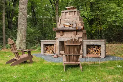 Image de Welcome to Dells Escape: A Historic Getaway on Dells Mill Pond