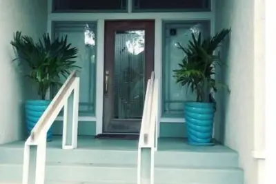 Image de Executive Home In South Tampa Ready for You!