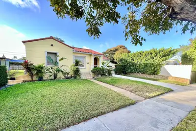 Image de Centrally located historic home near Downtown and Airport