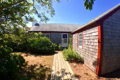 Image de Charming Nantucket Beach Cottage w/ Private Beach Access