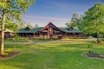 Image de Sleeps 18 Premium Immersive Experience @ Upscale Luxury LogVilla ~ Hot Springs