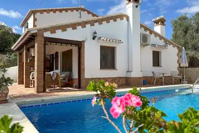 Image de Spacious Detached Villa With Private Floodlit Pool