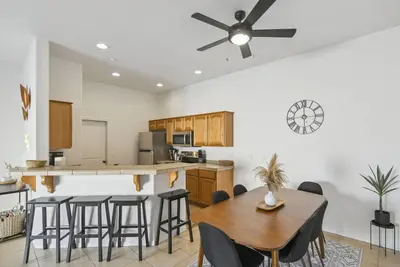 Image de 1 Mi to Lake: Airy Home w/ Patio in Lake Havasu!